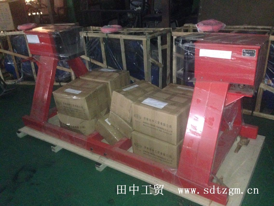 發(fā)動機翻轉(zhuǎn)架打包發(fā)貨