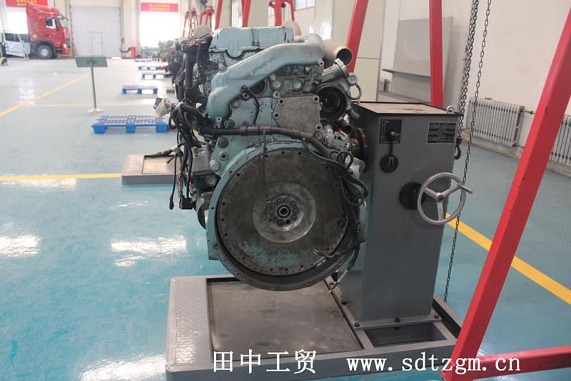 發(fā)動機翻轉(zhuǎn)架升級版重汽章丘培訓基地發(fā)動機實習區(qū)..jpg