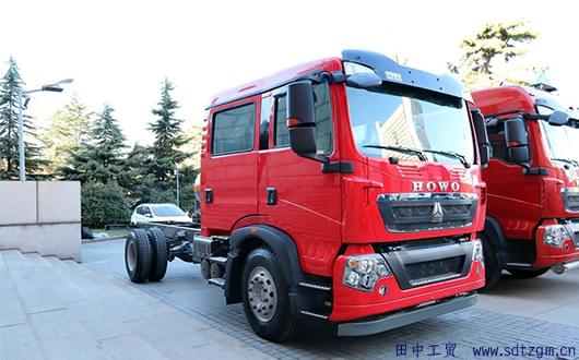 重汽T5G四開(kāi)門(mén)（摘自卡車之家）